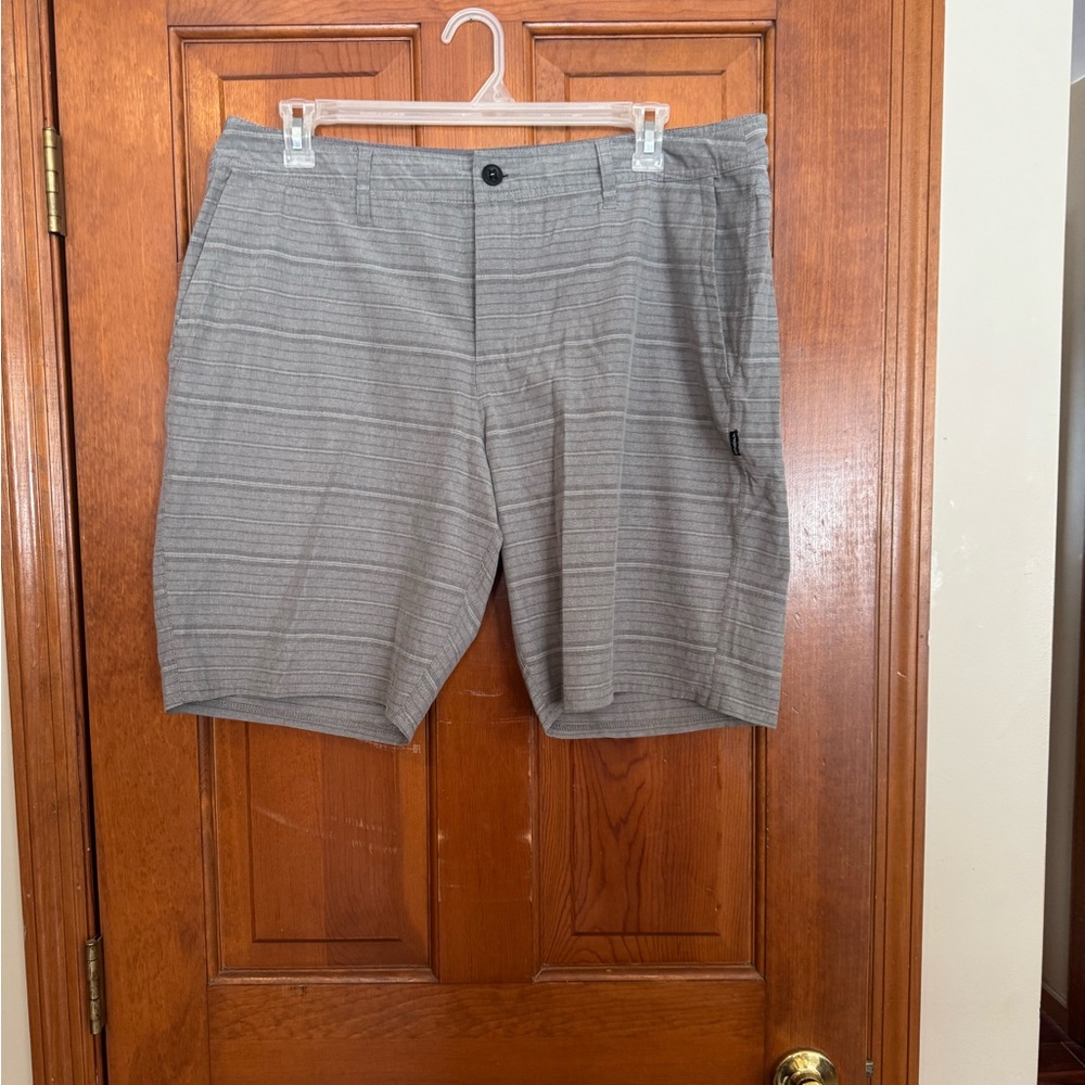O'Neill Men's Gray Patterned Flat Front Shorts